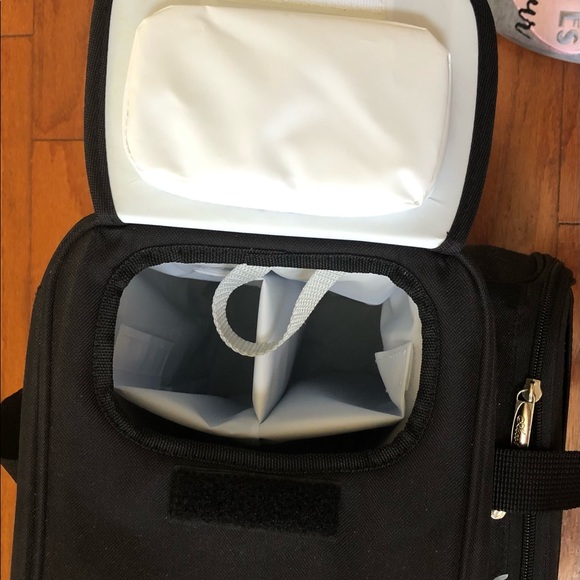 Picnic at Ascot Original Insulated Picnic Cooler.  Service for 4. Plates, - Picture 6 of 8